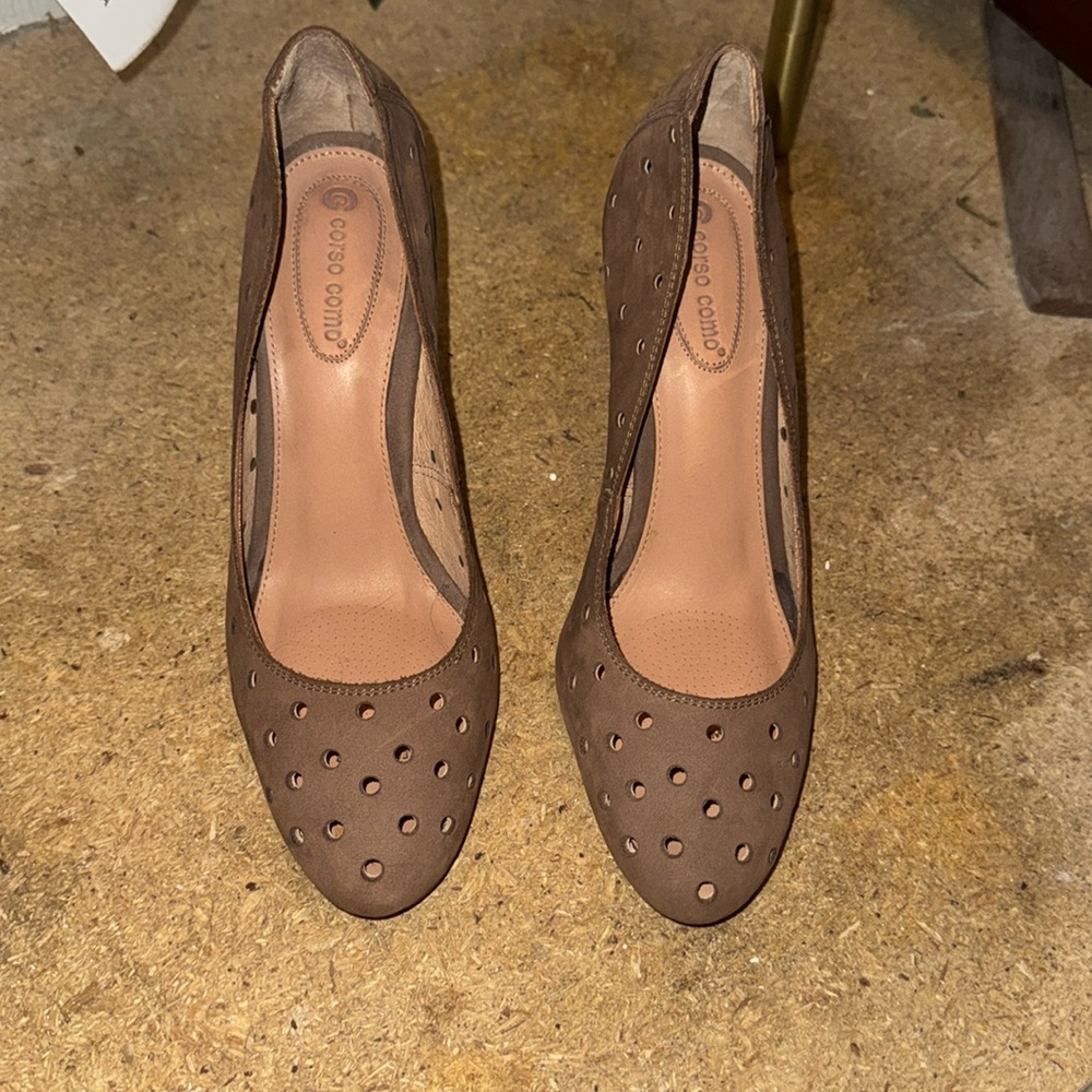 9 1/2 M Corso Como wood 3” stilleto with brown leather upper.